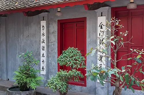 Cửa trong Đền Ngọc Sơn