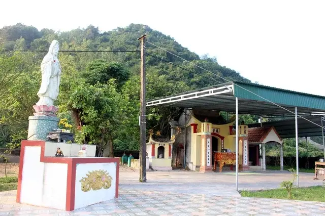 Tượng thờ Thánh Mẫu tại chùa Chân Tiên