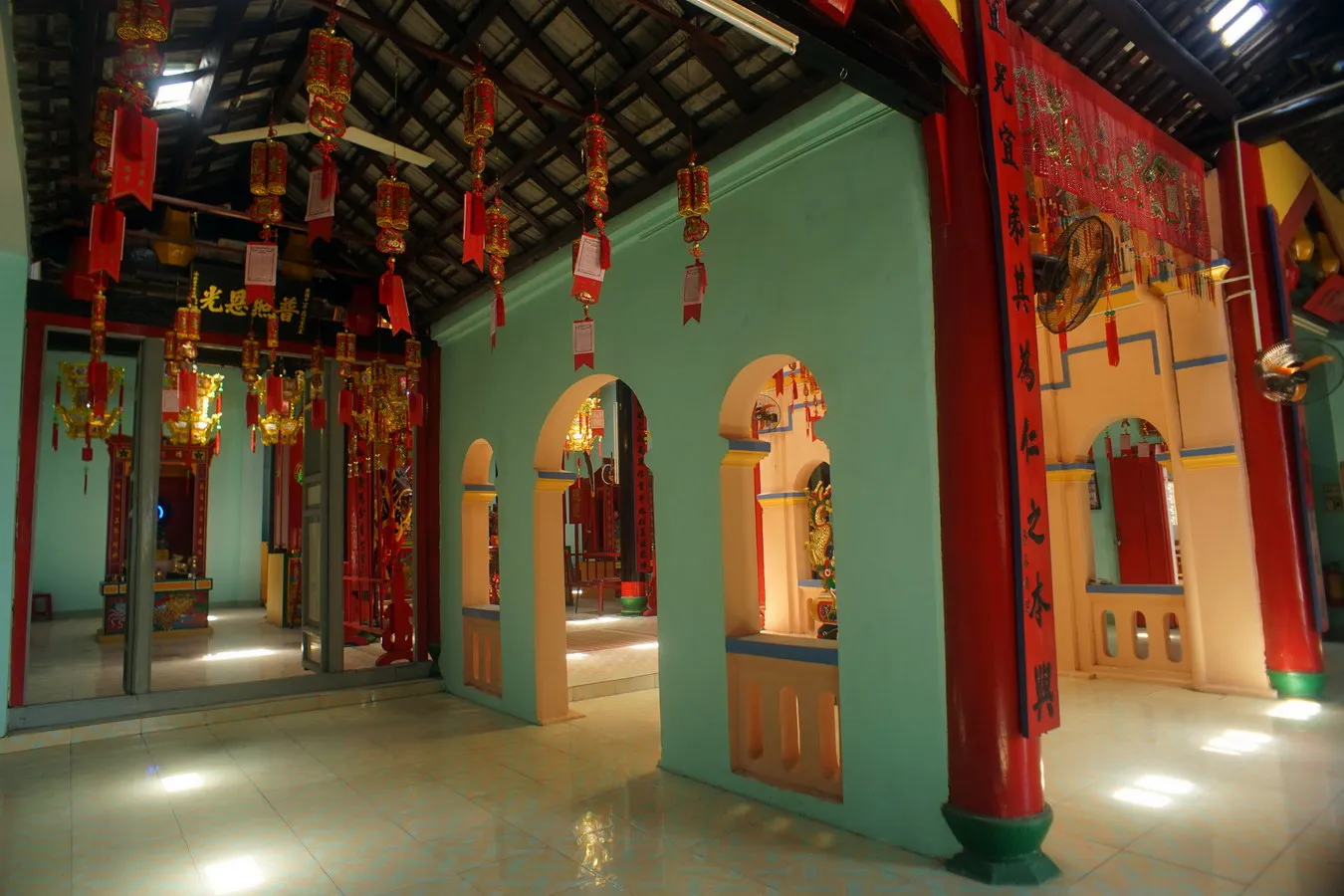 Bên trong Miếu Quan Thánh Quảng Đông