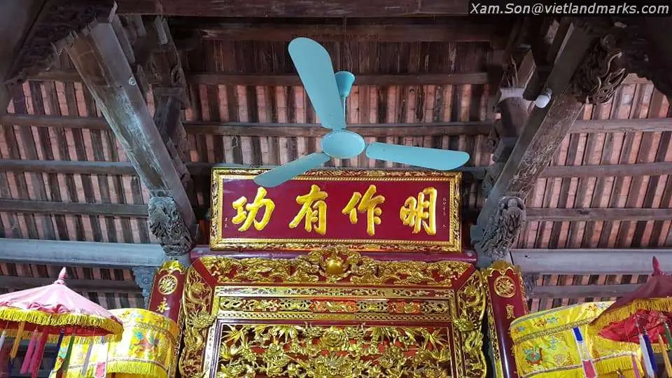 Bức hoành phi trong Đình Đọi Tam