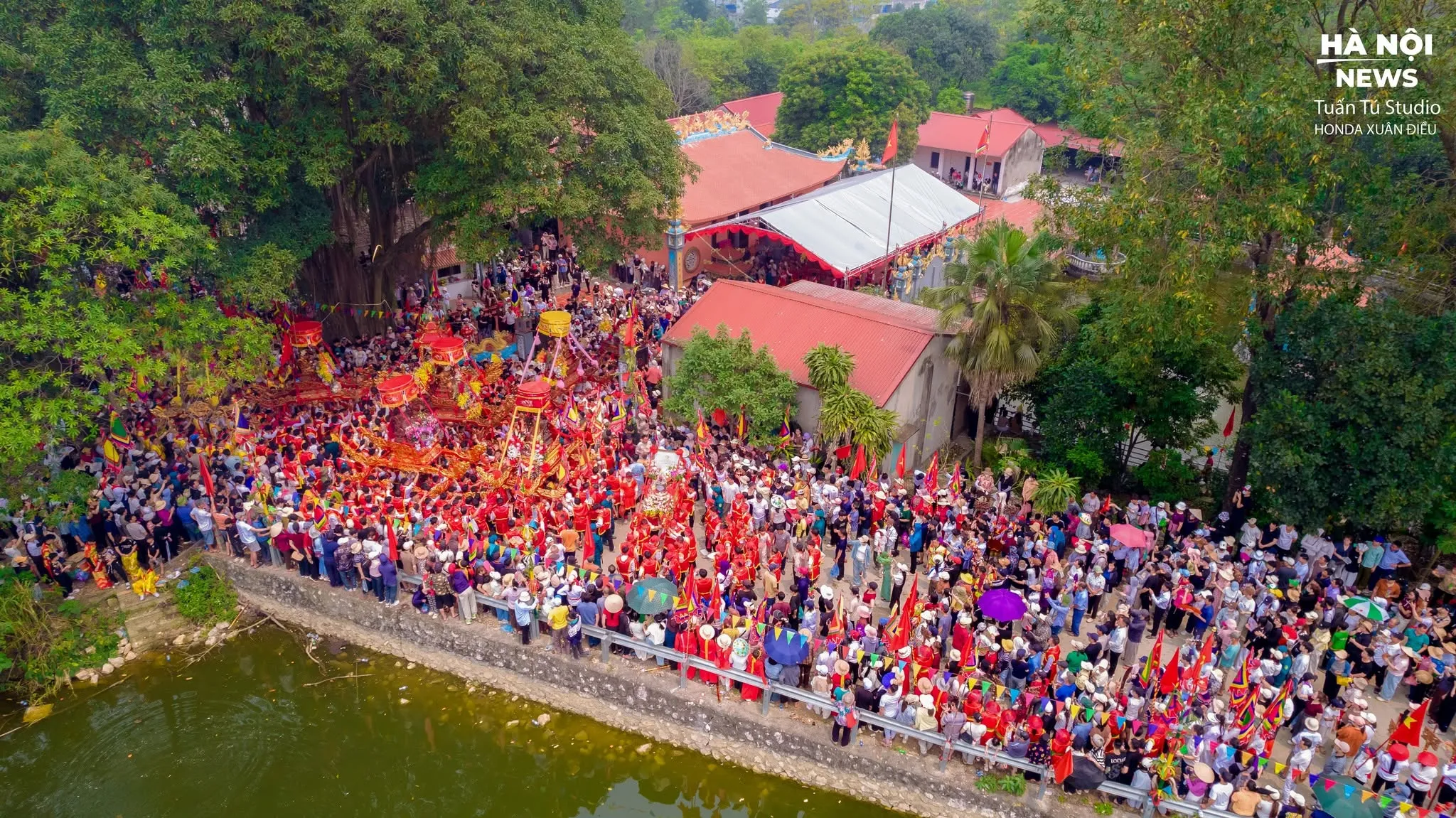 Toàn cảnh đoàn rước Hội làng Thượng Lâm Trang