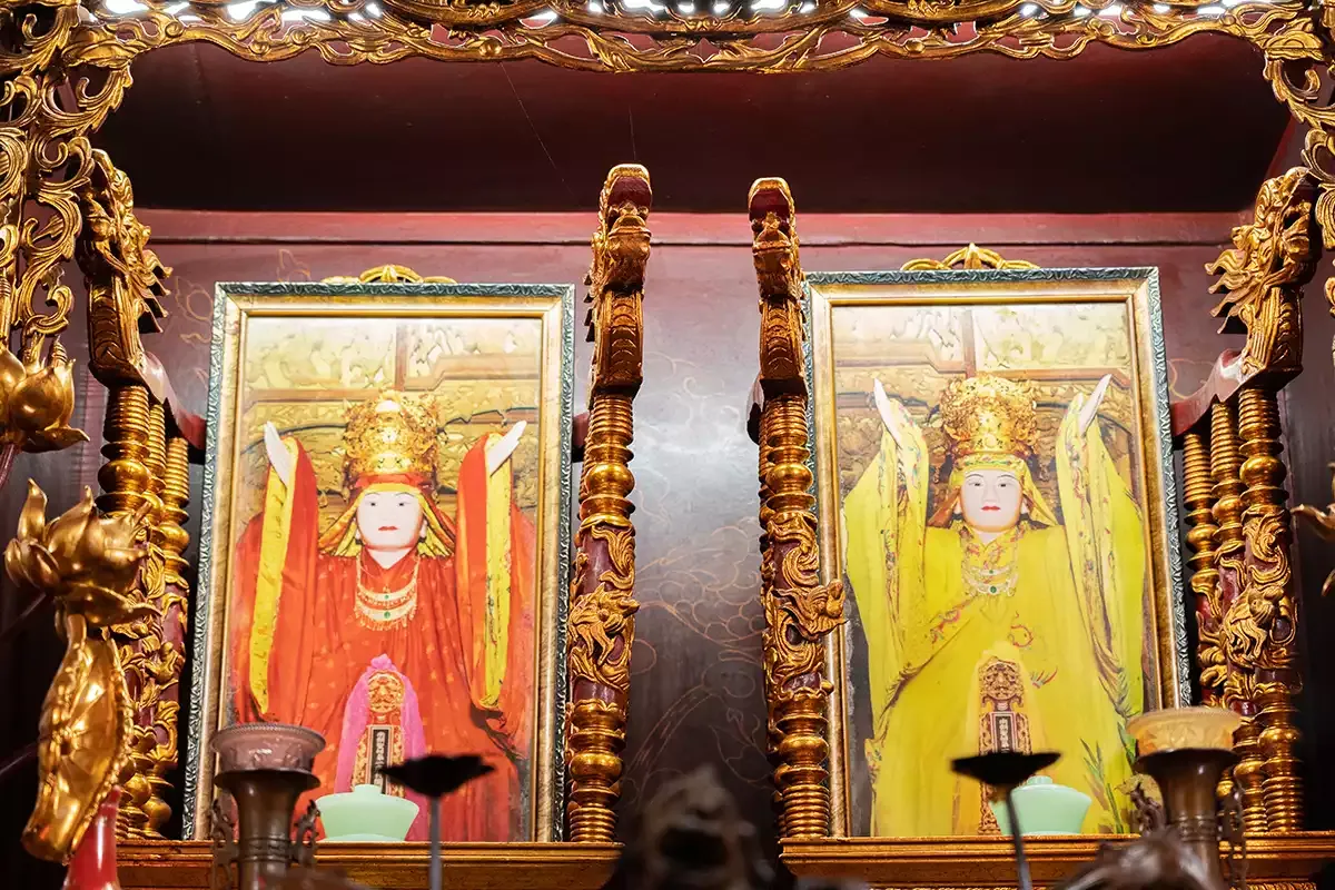 Cảnh quan bên trong Miếu Hai Bà Trưng