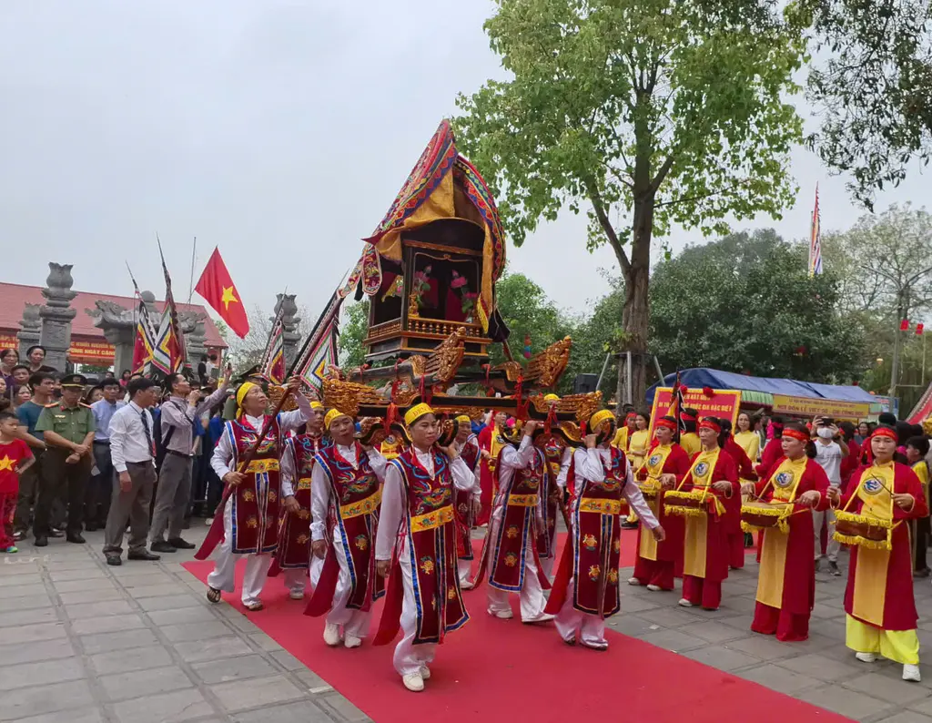 Đoàn rước Hội đền Hát Môn