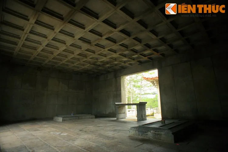 Không gian bên trong Lăng Nguyễn Hữu Hào