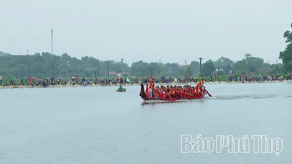 Bơi chải tại Lễ hội đền Đào Xá