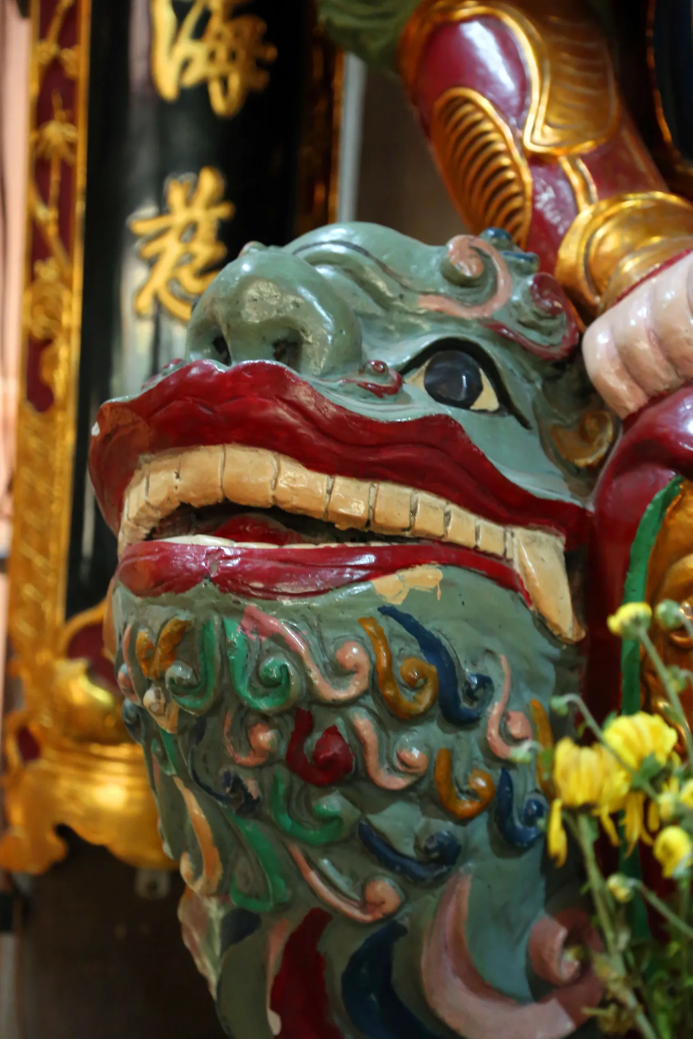Linh vật trong ban thờ chùa Thanh Lâm
