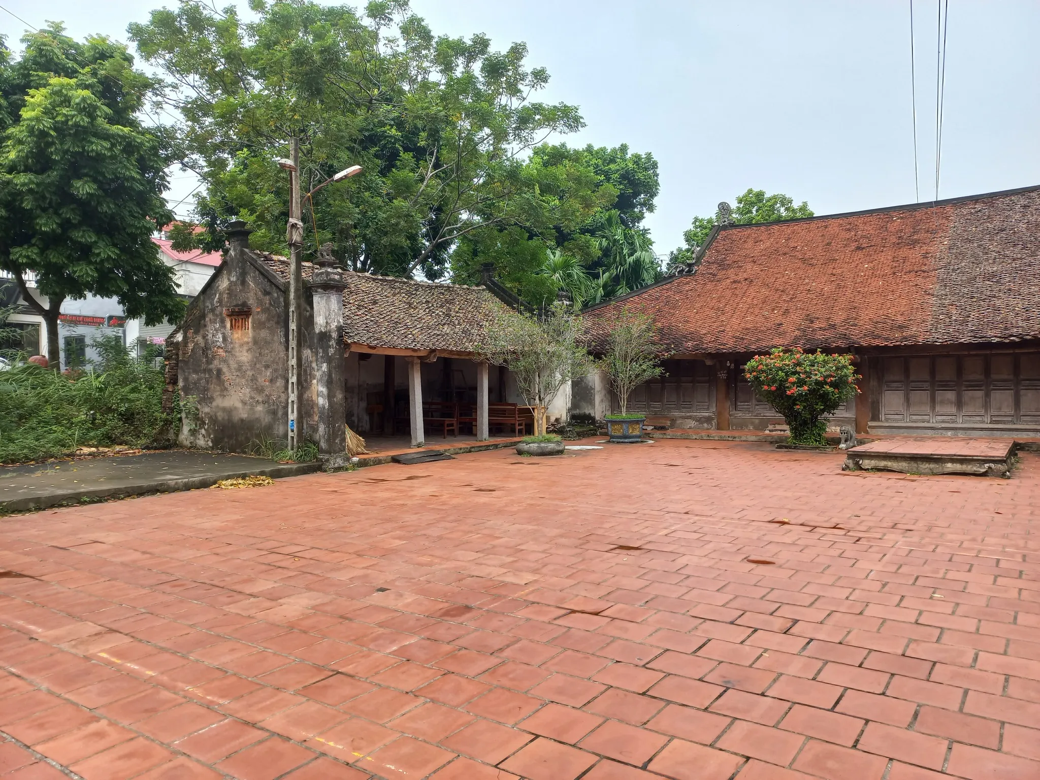 Nhà Hữu vu Đình Phương Bản