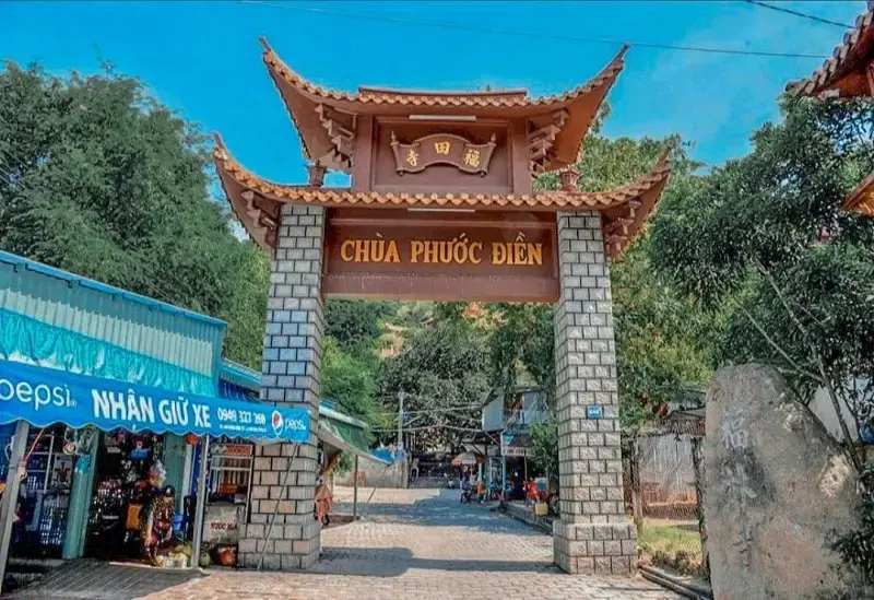 Cổng Chùa Hang