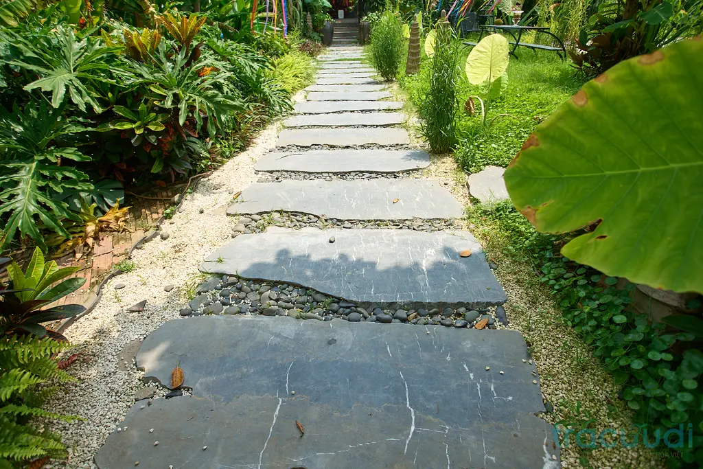 lối đi bằng đá di tích Chùa Thanh Âm (Chùa Cháy)