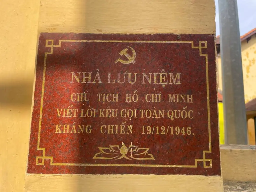 Biên tên di tích Cảnh quan di tích Bằng di tích Nhà Hồ Chủ tịch ở và làm việc tháng 12 năm 1946 tại Vạn Phúc
