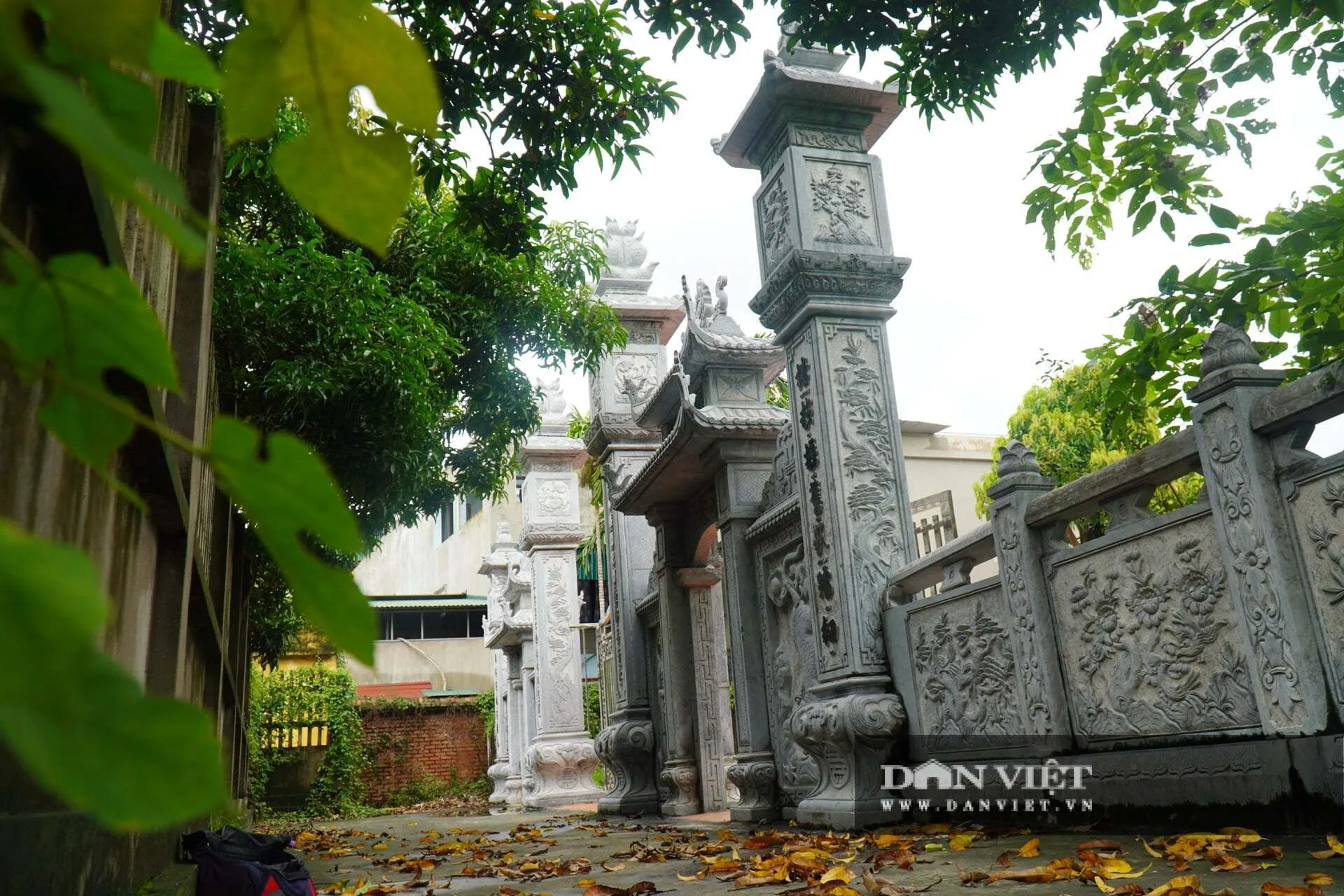Không gian cảnh quan bên ngoài di tích Đình Đông Côi