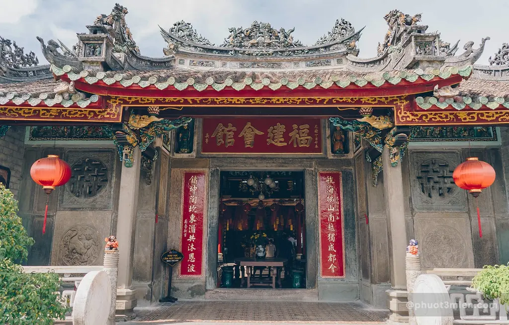Cửa chính vào bên trong Hội quán Phúc Kiến