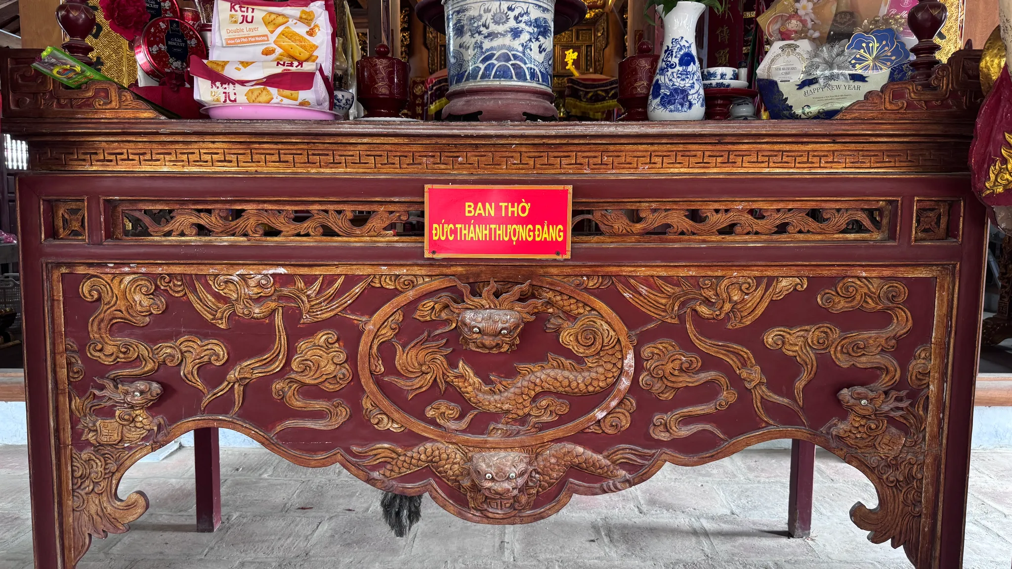 Họa tiết trang trí ban thờ đức thánh thượng đẳng đình Kiều Mai