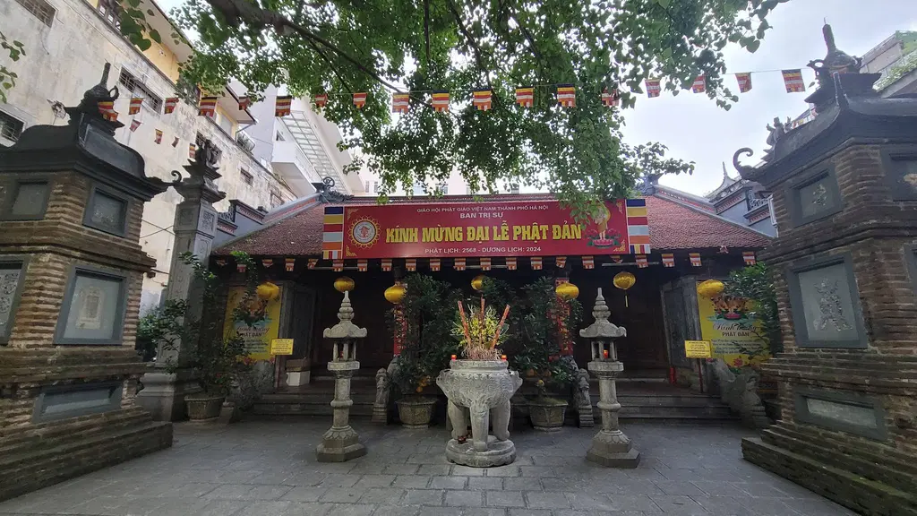 Cảnh quan khu di tích Chùa Bà Đá