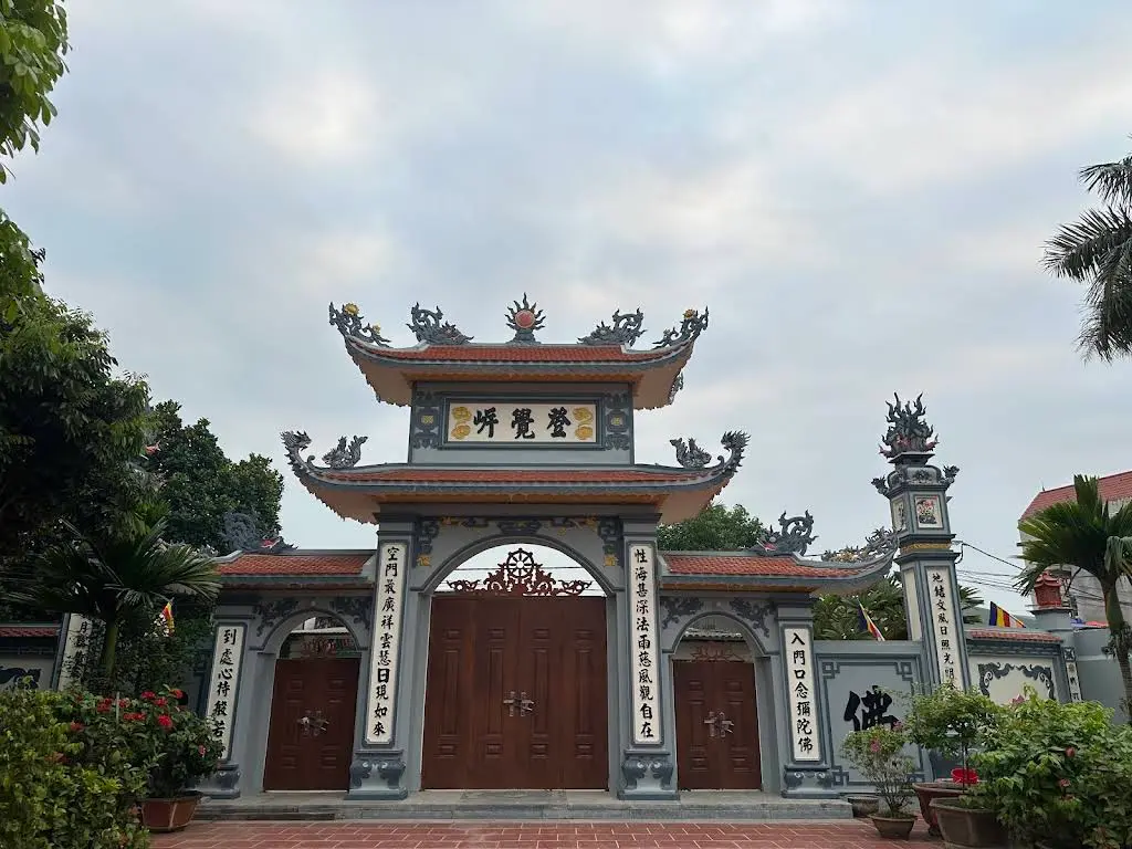 Công tam quan di tích Chùa Ngọc Kiên