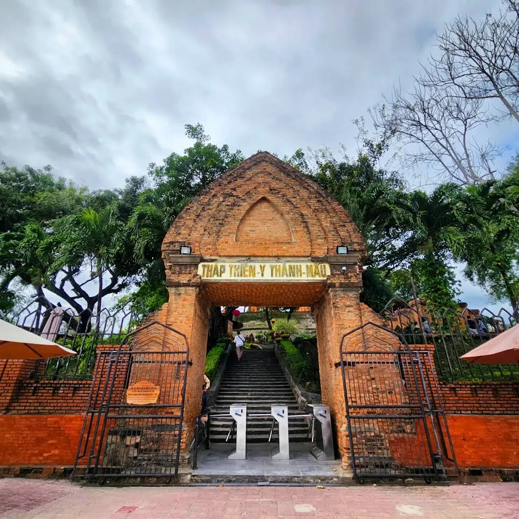 Cảnh quan kiến trúc di tích Tháp Po Nagar