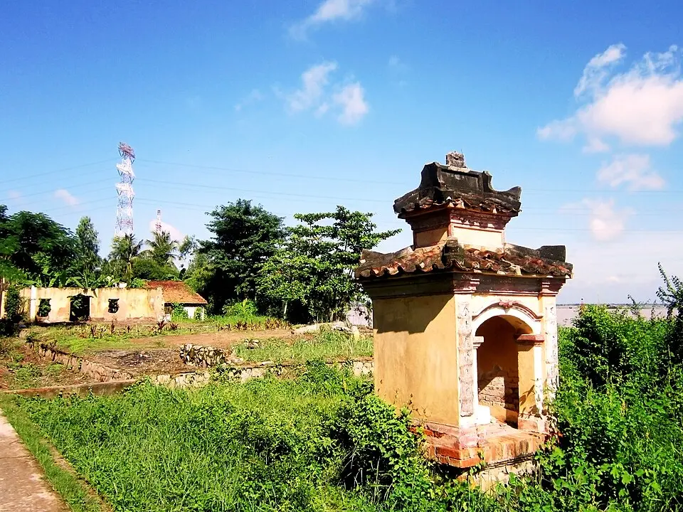 Nền cũ Đình Tân Hoa