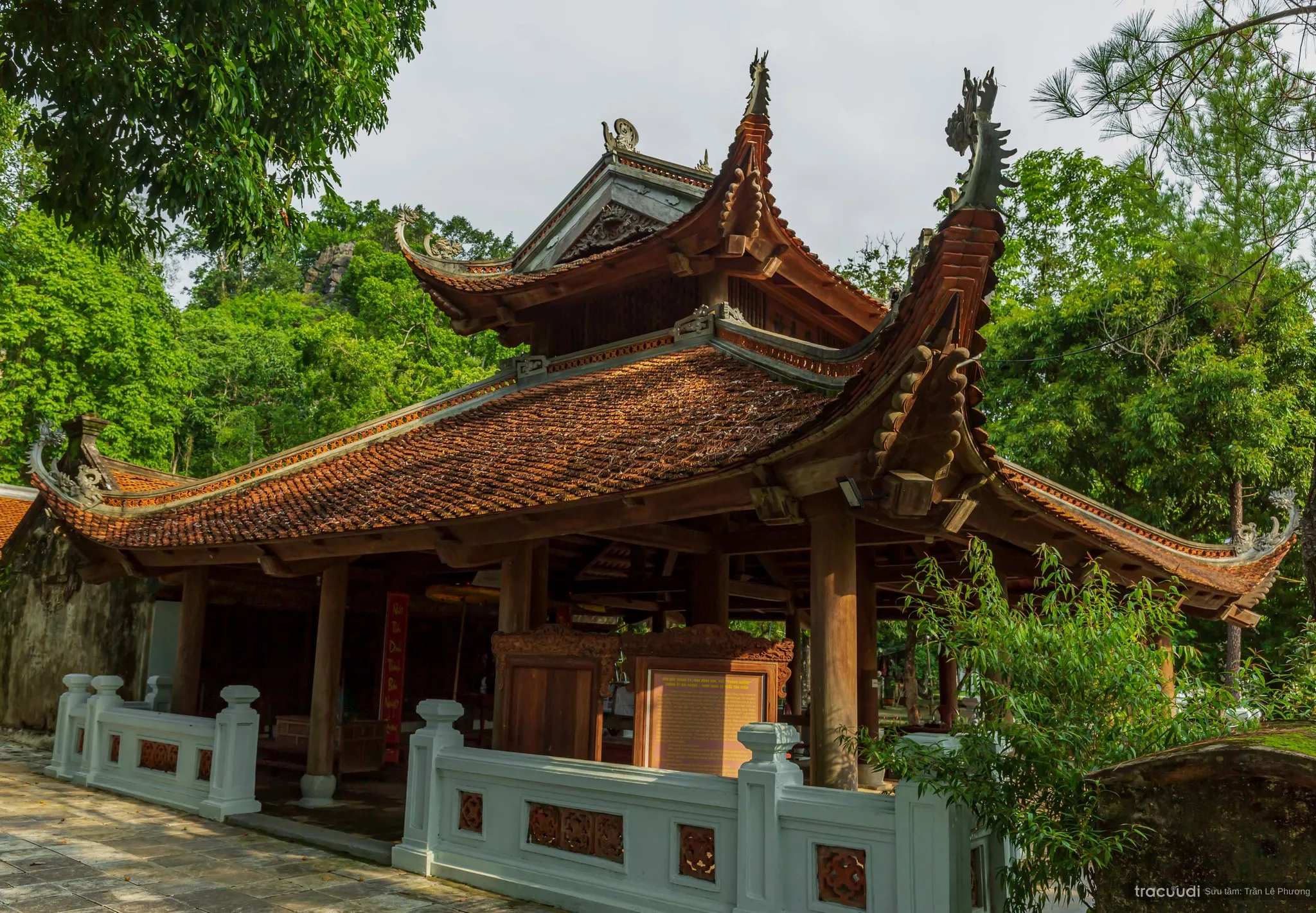 Không gian cảnh quan Đền Đức Thánh Cả