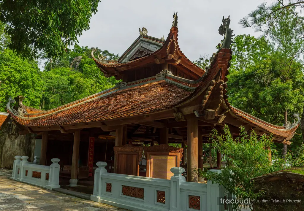 Không gian cảnh quan Đền Đức Thánh Cả