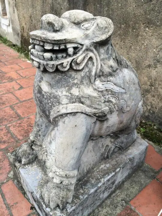 Tượng nghê đá tại Lăng họ Trần
