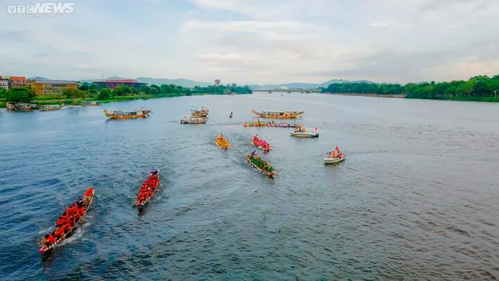 Toàn cảnh Hội đua thuyền trên sông Hương