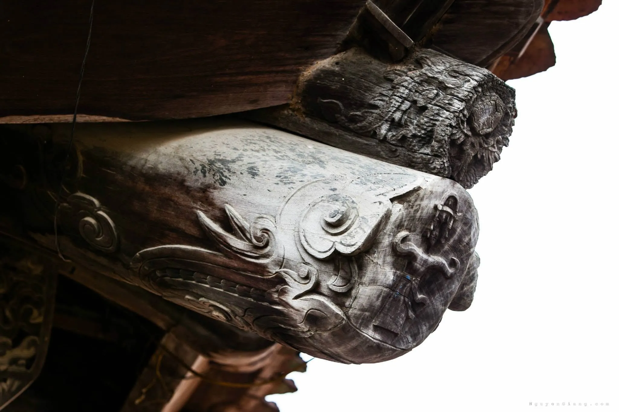 Điêu khắc gỗ ở đình Tường Phiêu