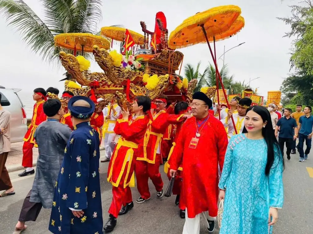 Lễ rước tại Lễ hội cầu cơ