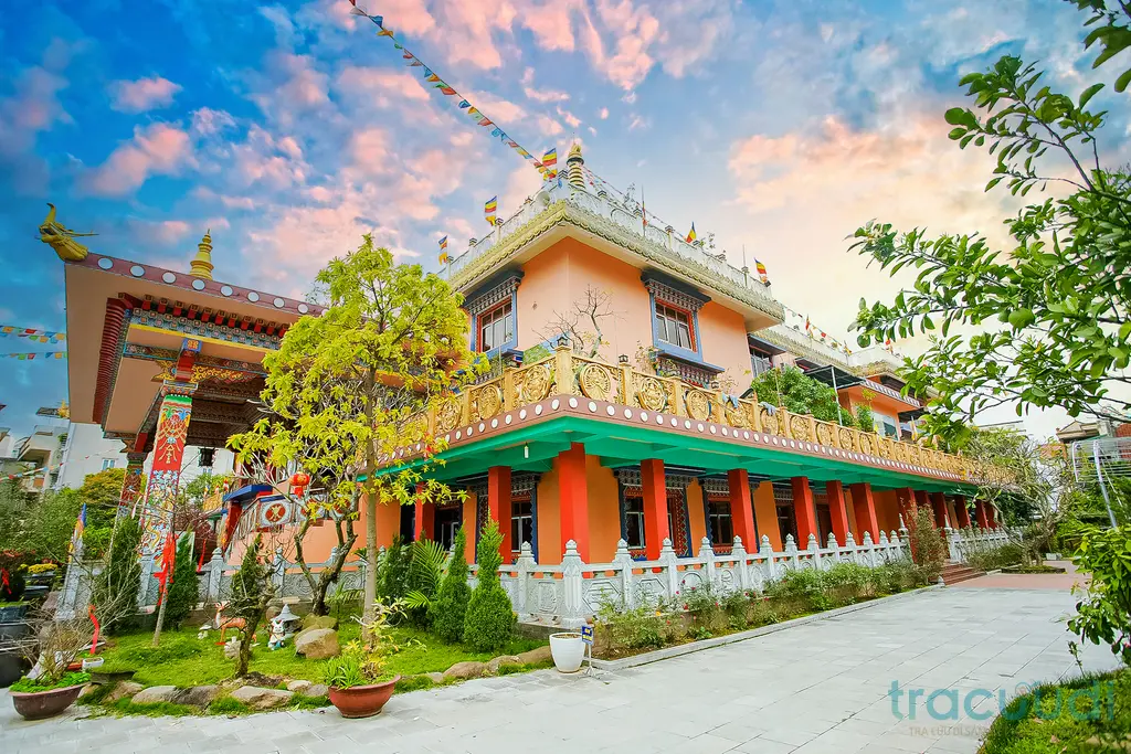 Cảnh quan di tích Chùa Long Quang