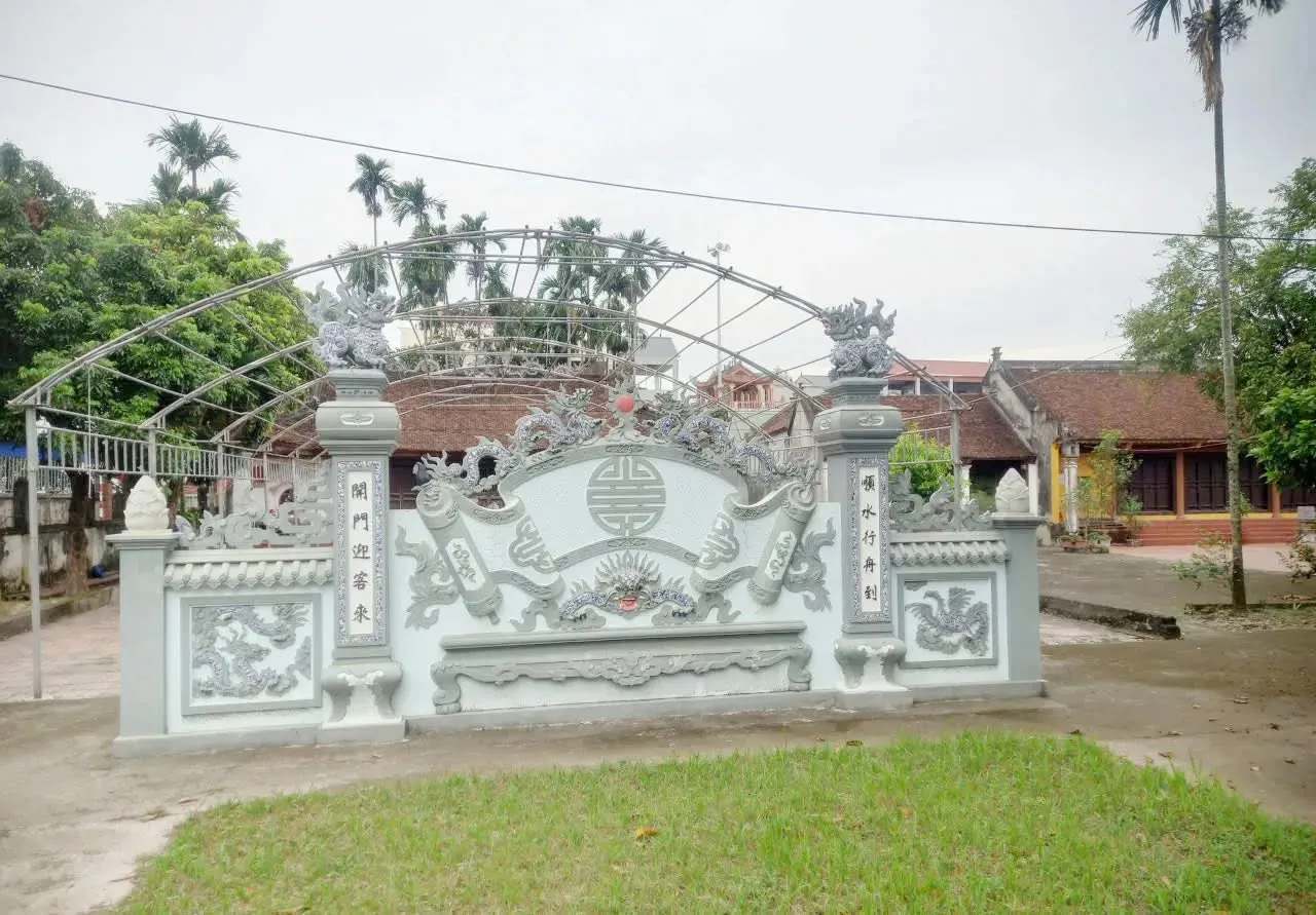 Không gian bên trong sân đình Thái Khê