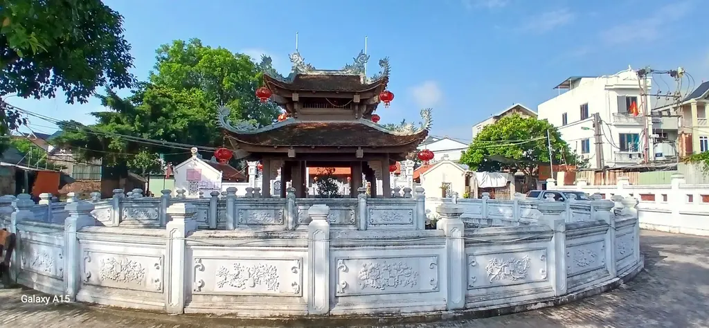 Thuỷ đình trong khuôn viên đình Phú Mỹ