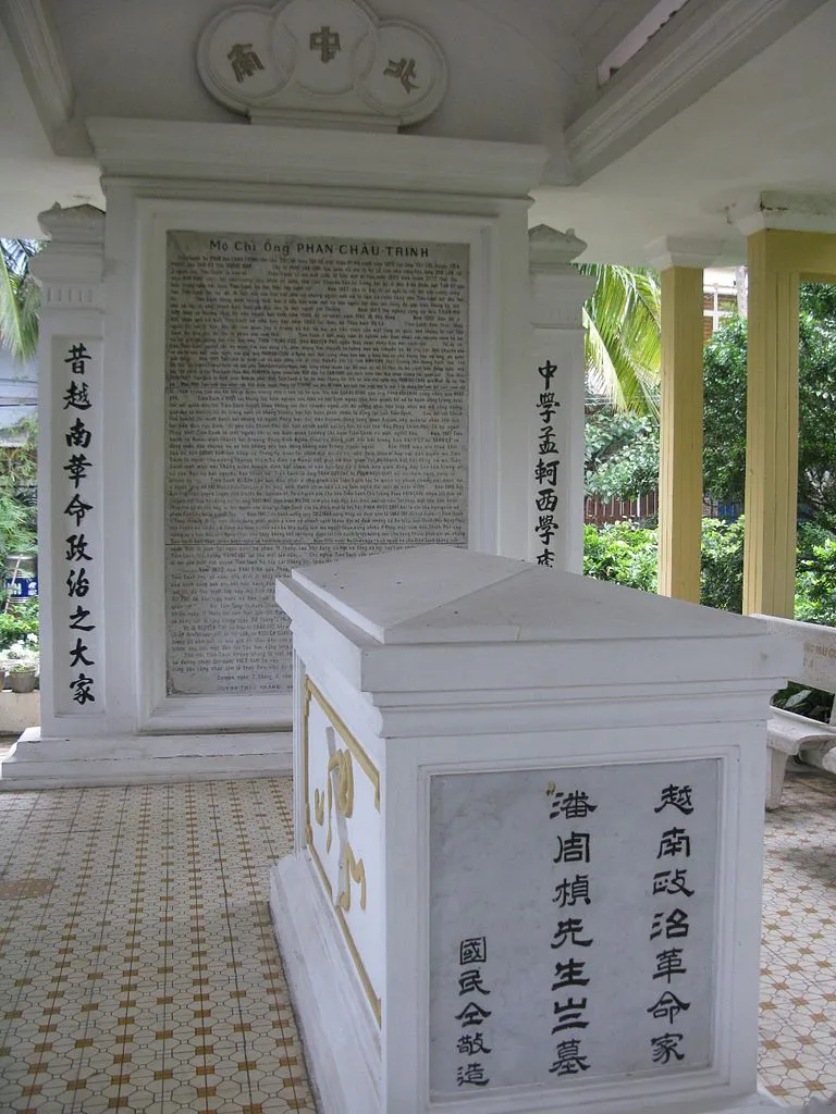 Mộ phần tại Mộ Phan Châu Trinh