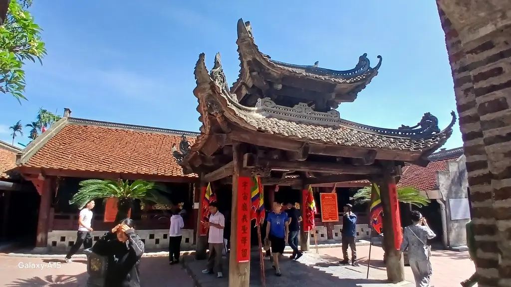 Cảnh quan Đền Gióng Phù Đổng dịp lễ hội Gióng