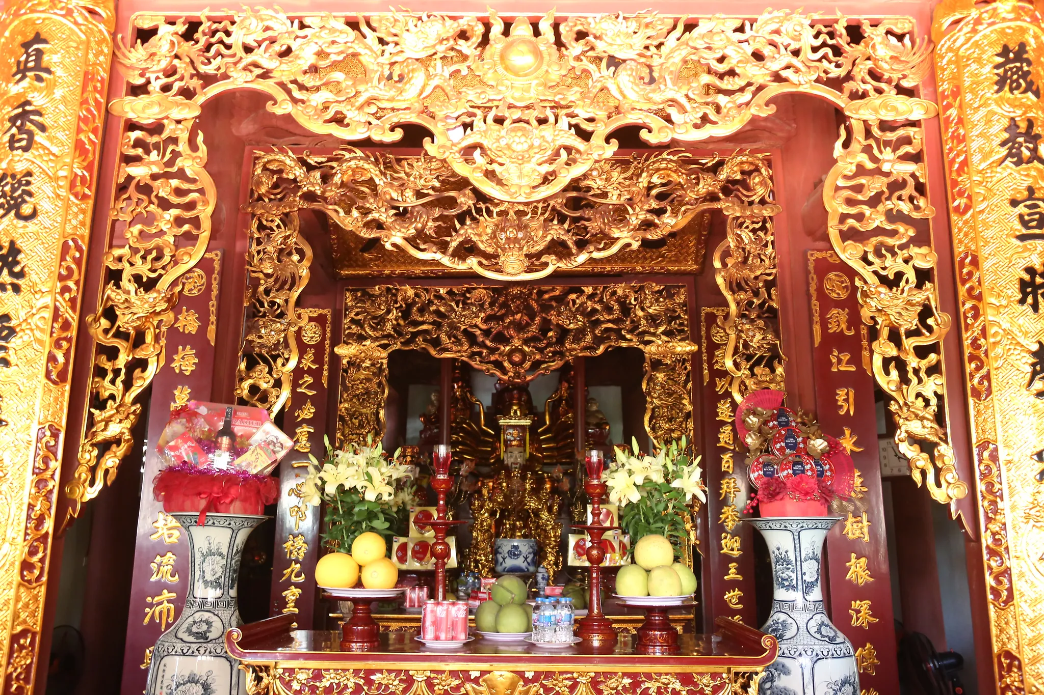 Tam bảo chùa Đại Bi