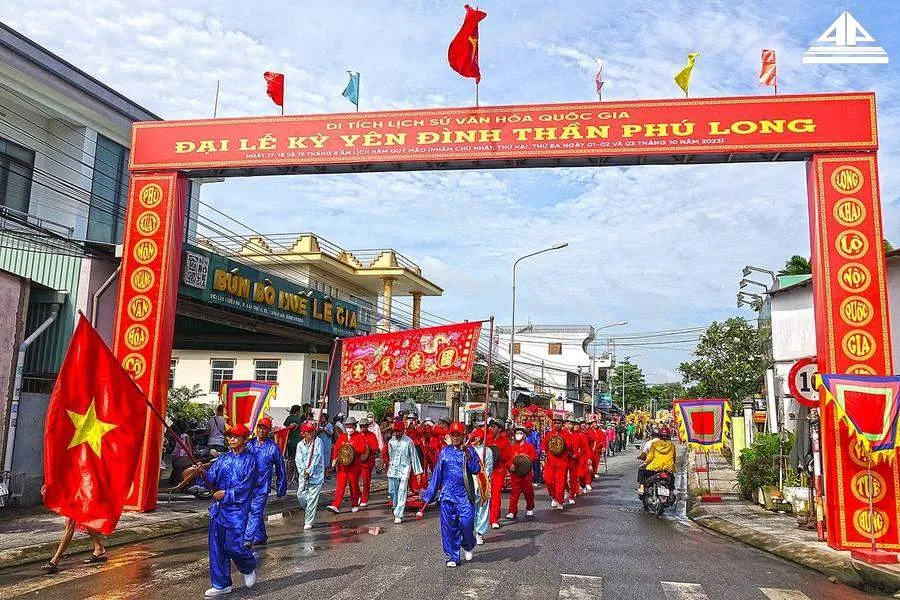 Đoàn rước Lễ hội kỳ yên Đình Thần Phú Long