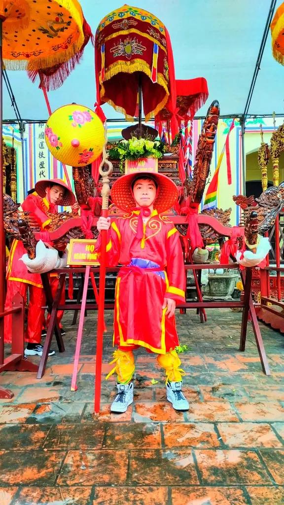 Quân kiệu trong Lễ hội làng Hoành Nha