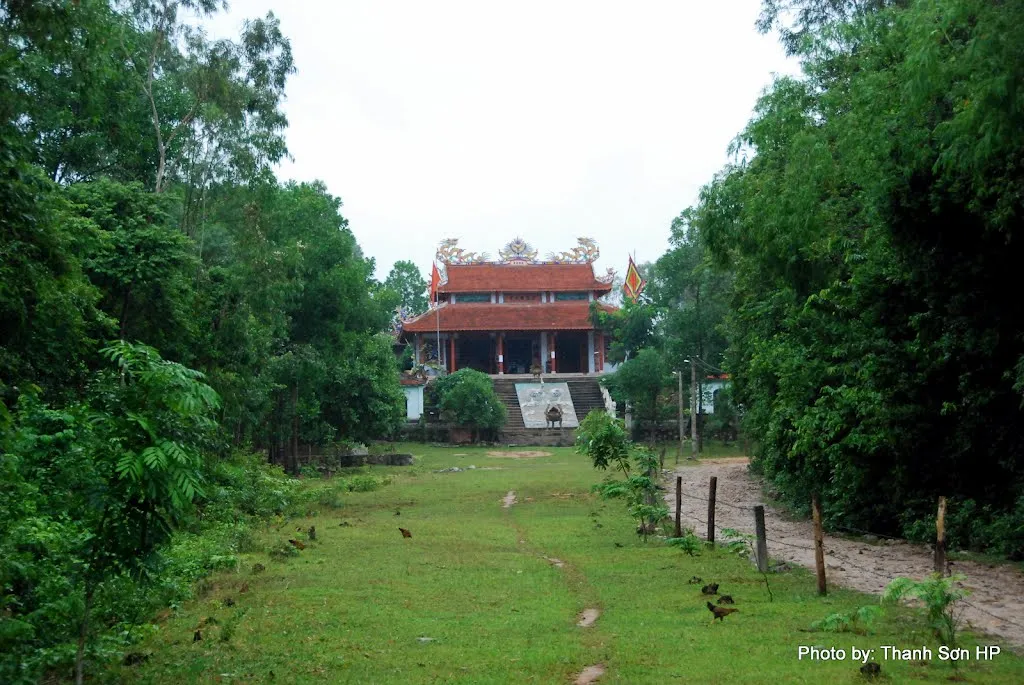 Đền Tam Lang chụp từ xa