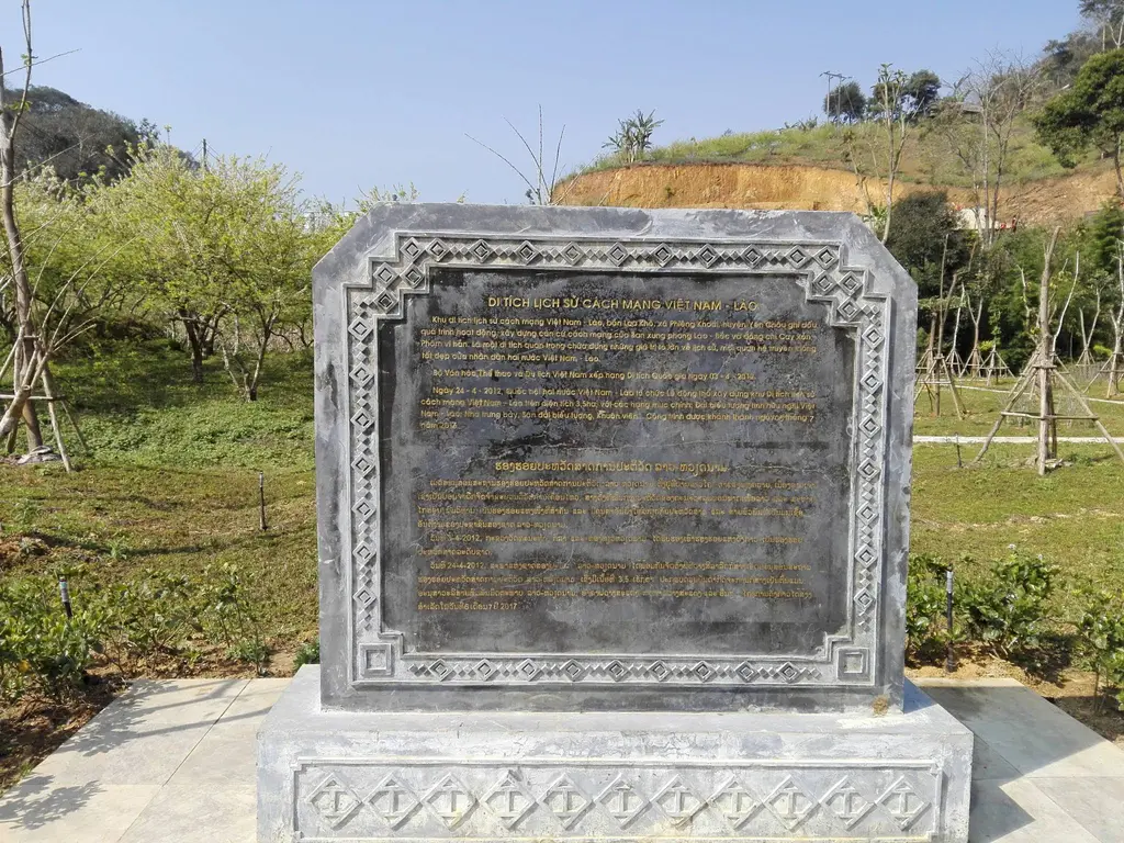 Bia tên Khu Di Tích Lịch Sử Cách Mạng Việt Nam - Lào