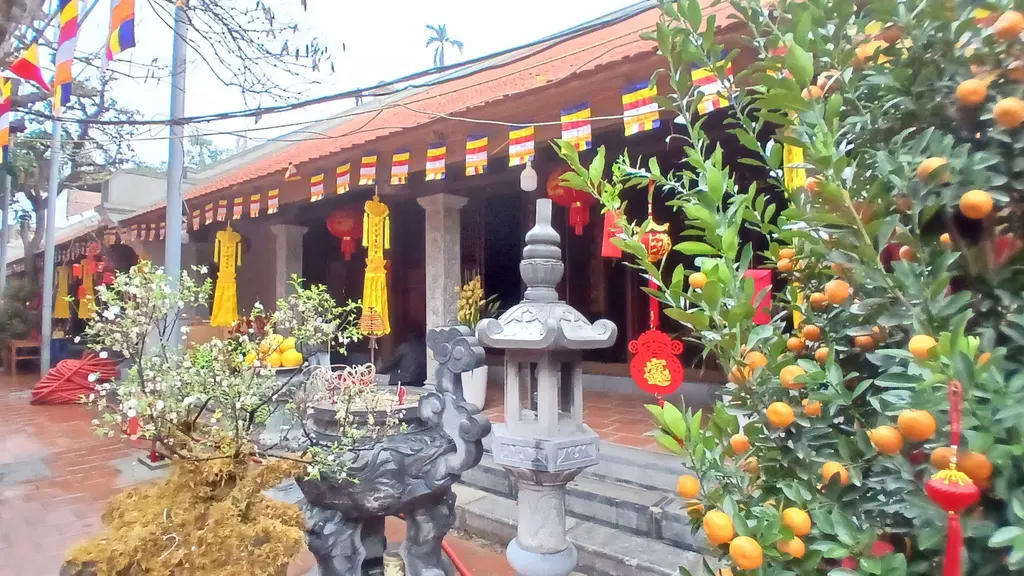 Không gian cảnh quan Chùa Chèm ngày lễ