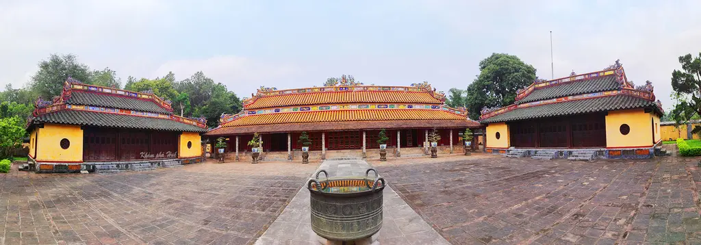 Cảnh quan Lăng Đồng Khánh