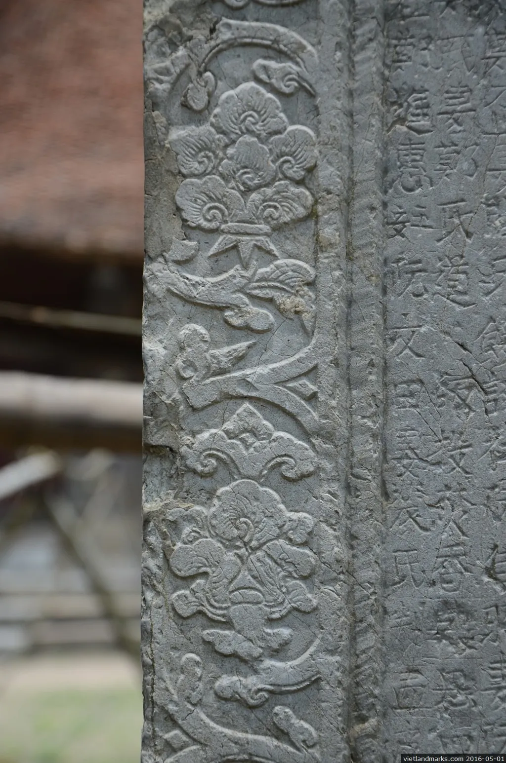 Hoa văn trên bia đá tại Chùa Thổ Hà