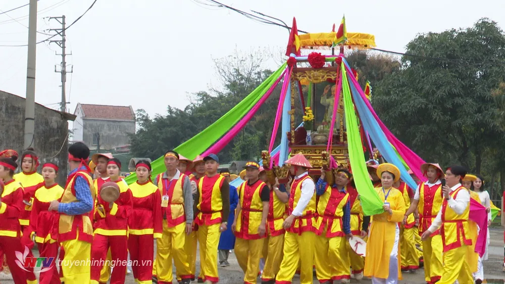 Lễ rước kiệu tại Lễ hội Đền Mai Bảng