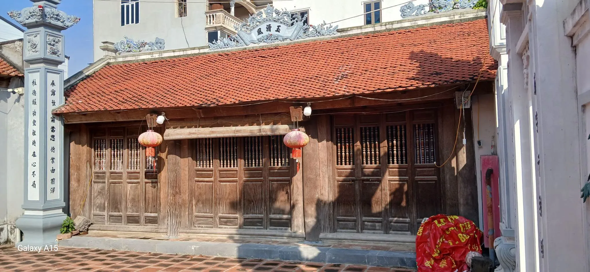 Cửa gỗ cổ đình Phú Mỹ