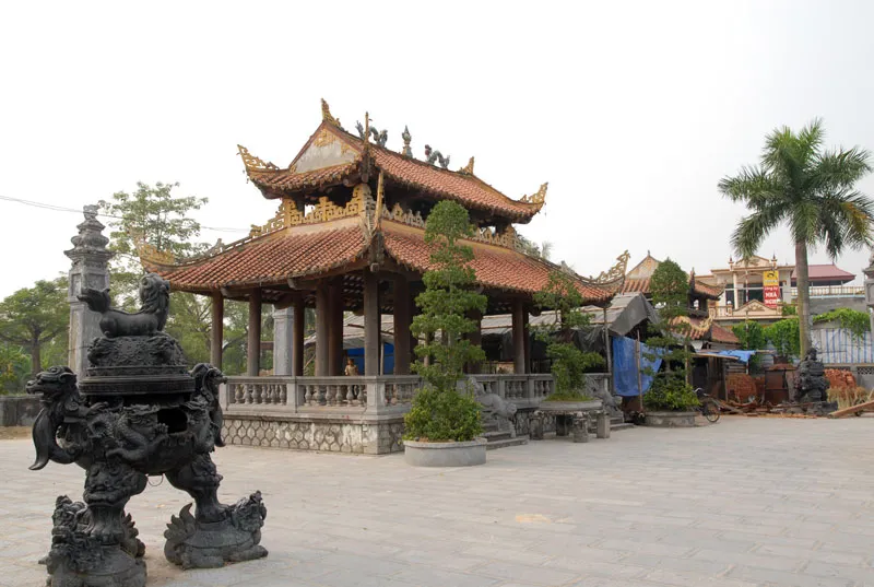 Cảnh quan bên ngoài Phủ Giầy