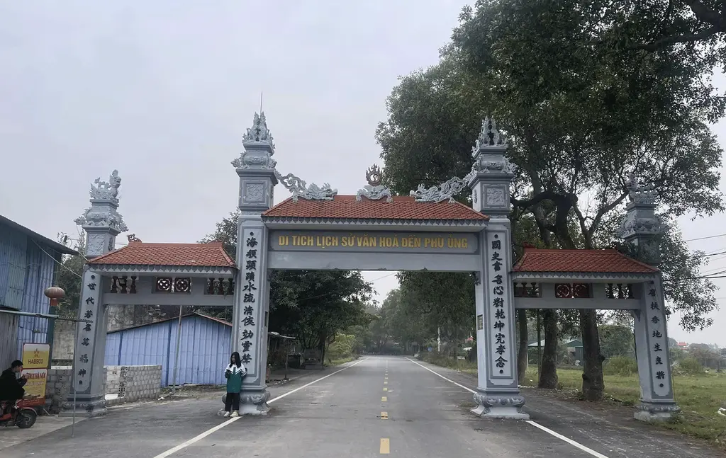 Cổng vào Đền Phù Ủng