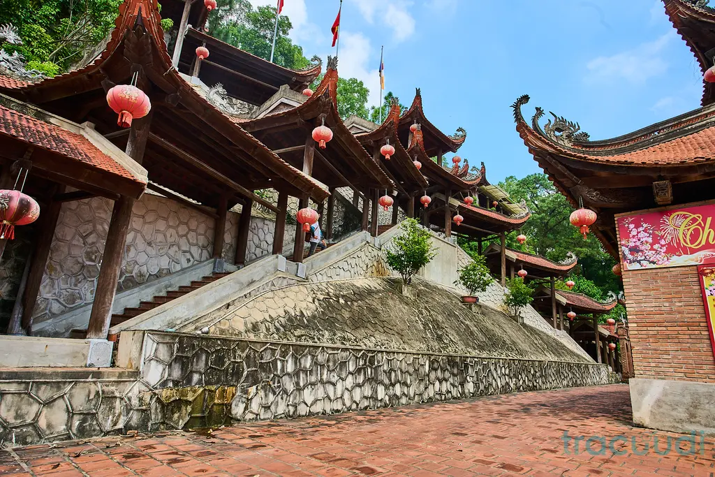 Không gian cảnh quan di tích Chùa Non Nước