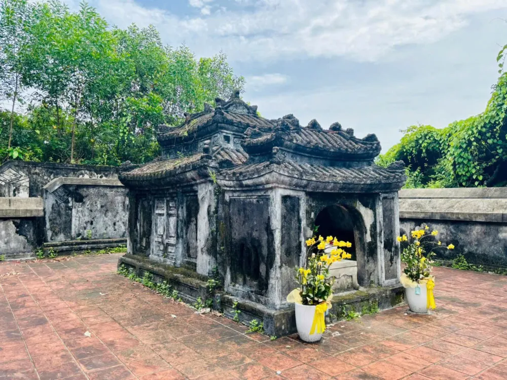 Mộ phần Diên Khánh Vương