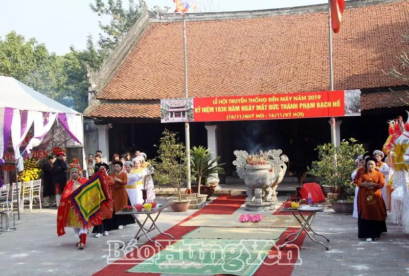 Lễ hội truyền thống tại Đền Mây