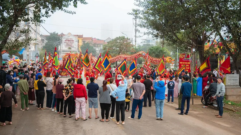 Không khí lễ hội tại Hội làng Hậu Ái