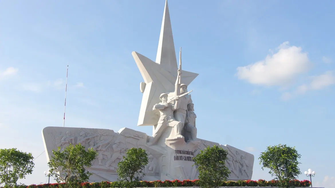 Tượng đài chiến thắng Đầm Dơi - Cái Nước - Chà Là
