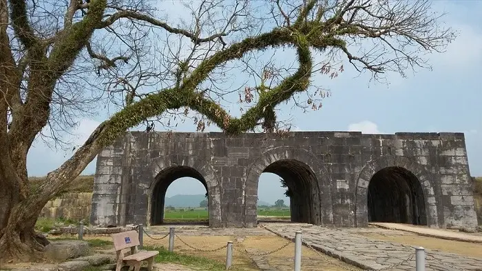 Cảnh quan di tích lịch sử Thành Nhà Hồ